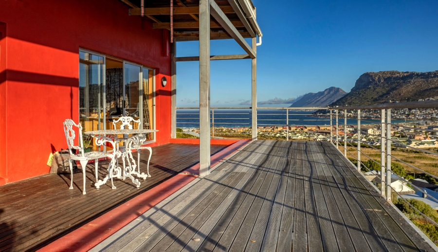 5 Bedroom Property for Sale in Clovelly Western Cape